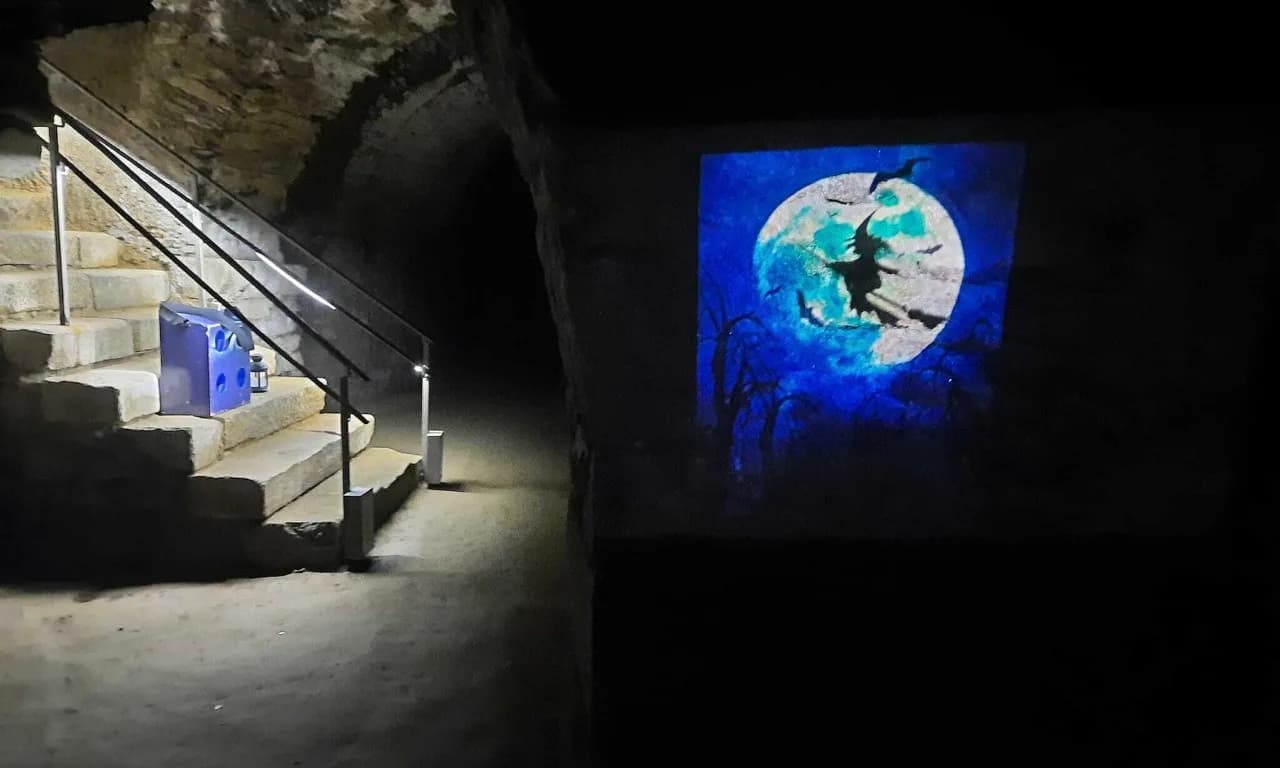 Image 1 : Atelier enfant 8-12 ans - Le souterrain endiablé background