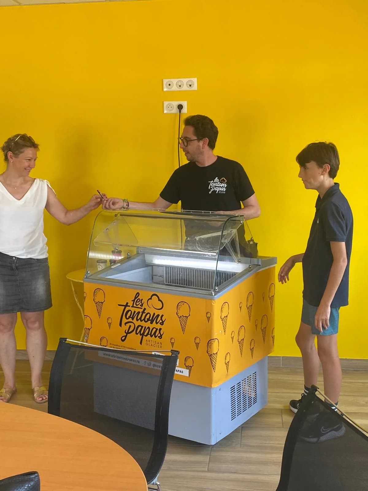 Image 5 : Visite de l'atelier des Tontons Papas background