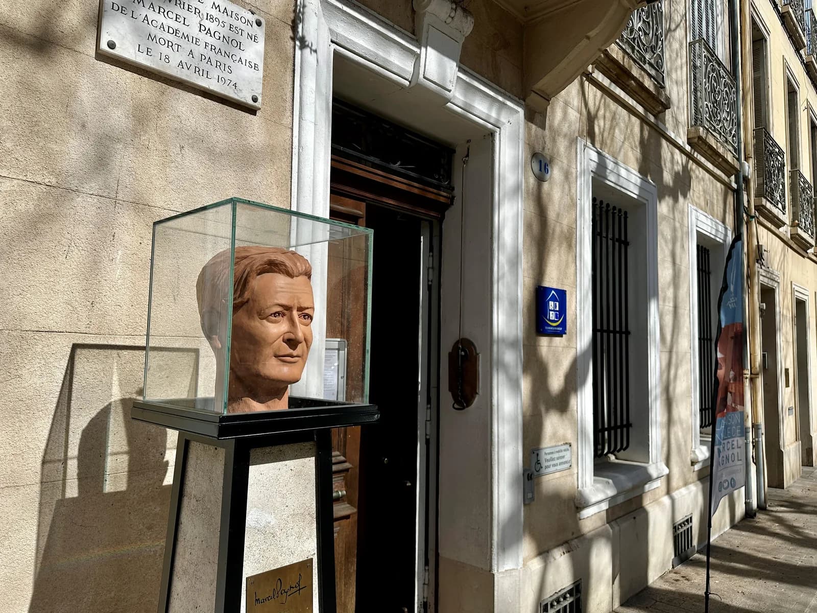Image 1 : Visite guidée - Aubagne dans les yeux de Marcel background
