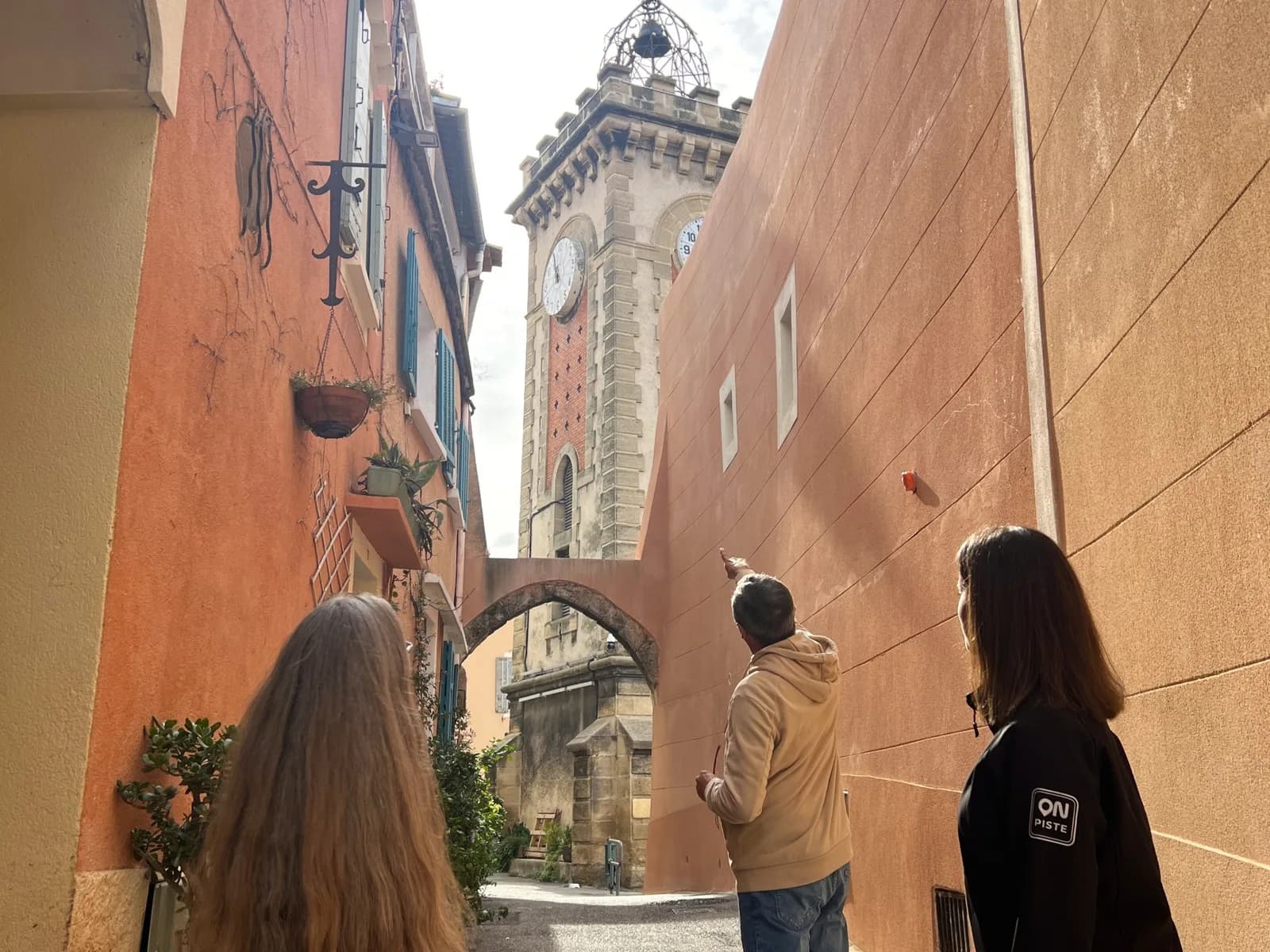 Image 2 : Visite guidée - Aubagne dans les yeux de Marcel background
