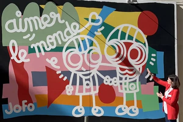 Image 1 : Street art in Libourne background