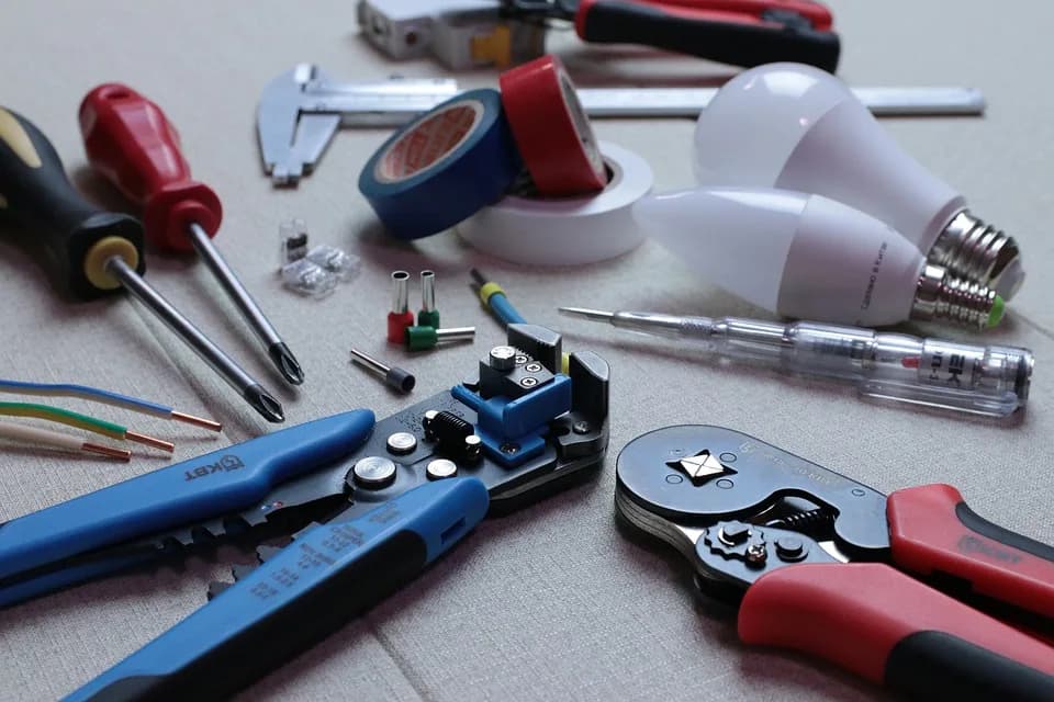 Image 1 : ATELIER RÉPARATION - PÉTAMOBILE background