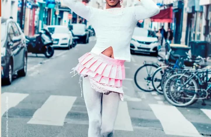 Image 1 : Noam Sinseau "Makoumè Superstar" background