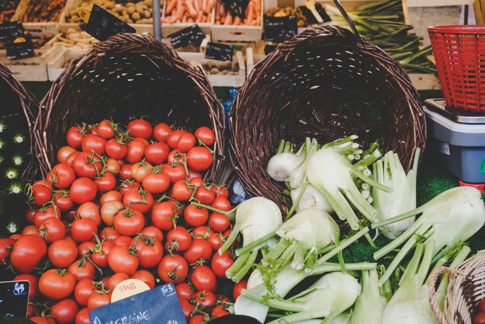 Image 1 : Marché à Lanteuil background