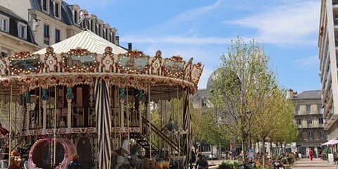 Image 2 : Visite guidée Périgueux 2000 ans d'histoire background