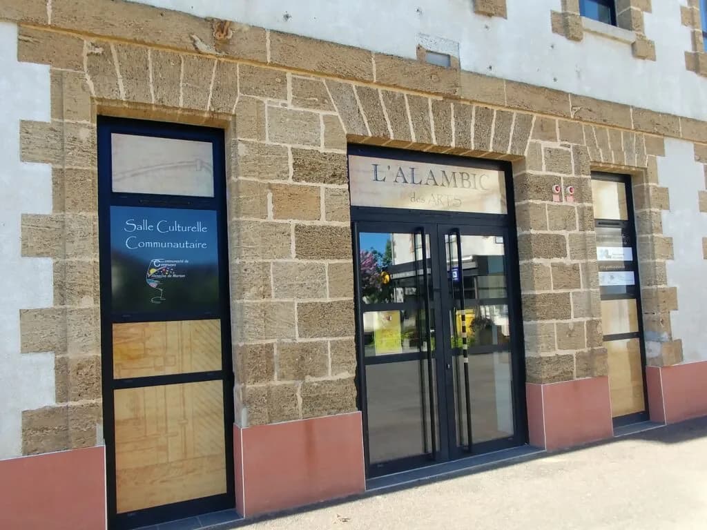 Image 2 : Théâtre : Cyrano de Bergerac background