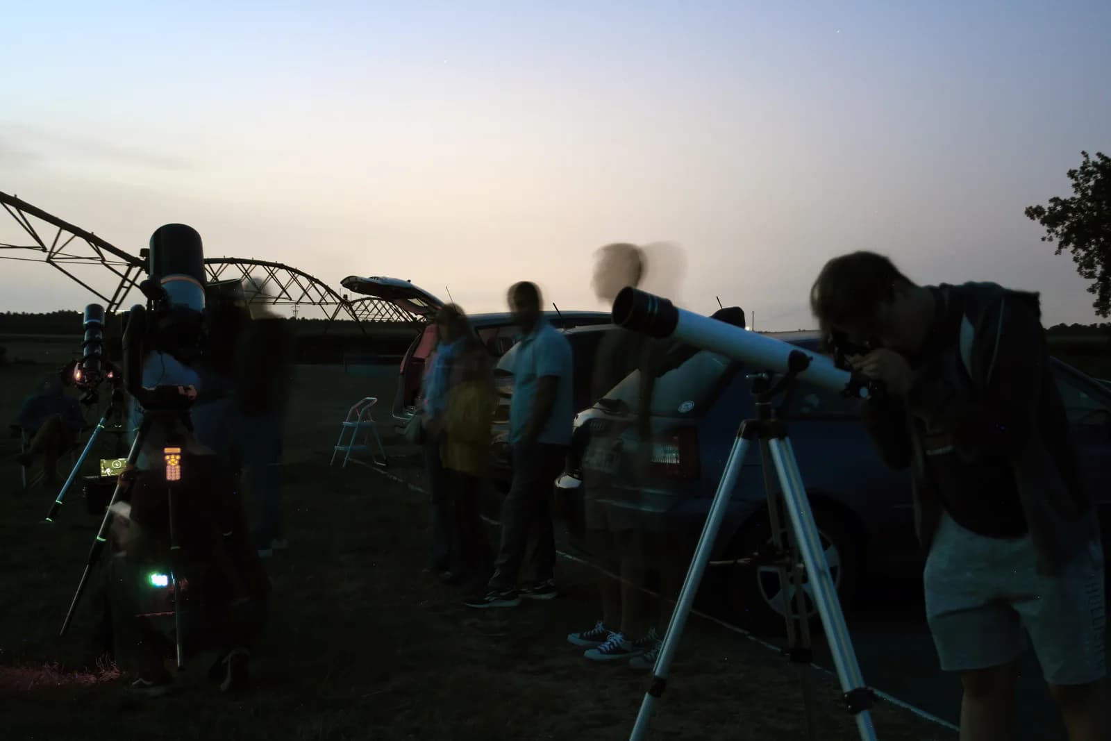 Image 4 : Observation de la voûte céleste background