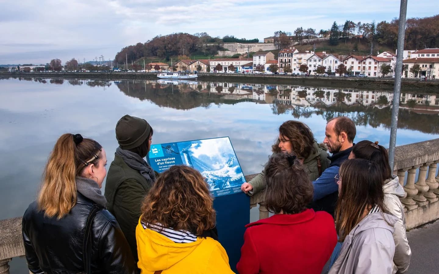 Image 1 : Visite guidée : il suffit de passer le pont background
